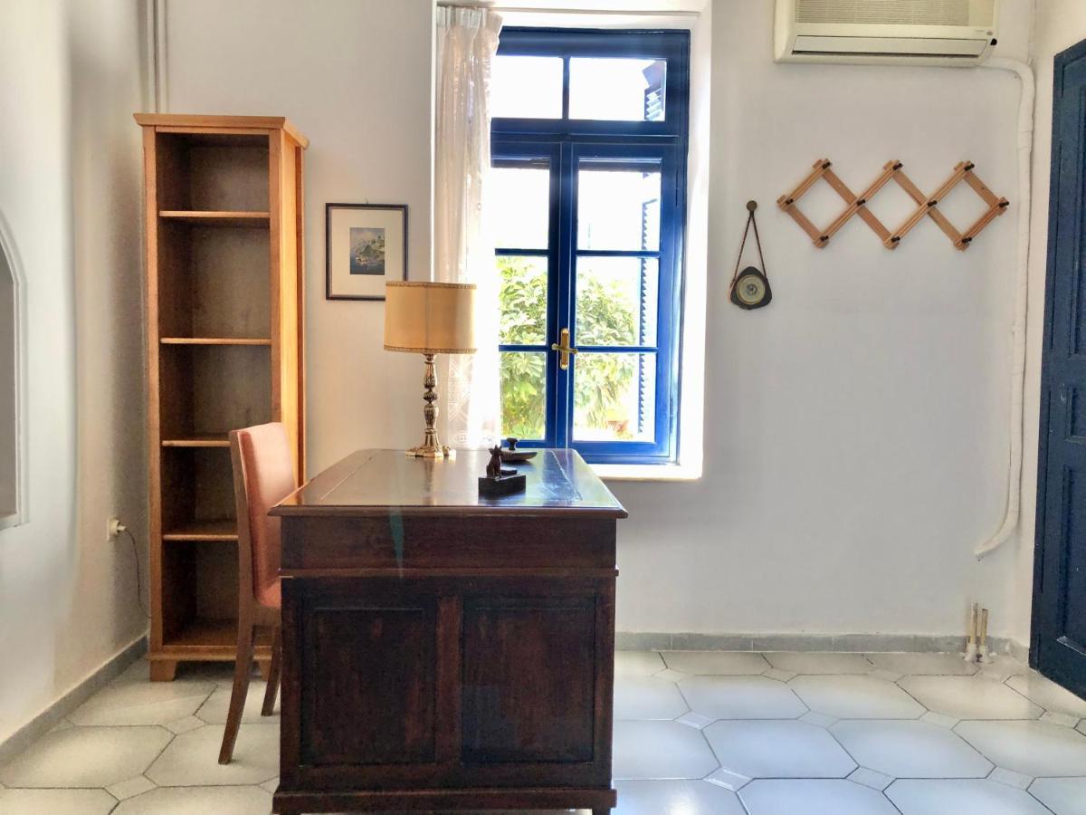 הוילה Traditional House At Aegina Port מראה חיצוני תמונה